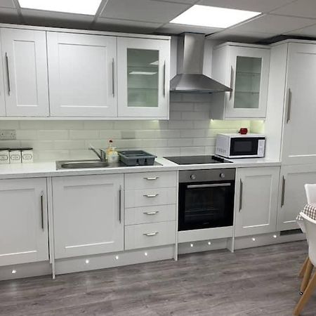 Huge Studio Close To City Centre With Free Secure Parking Leeds  Esterno foto
