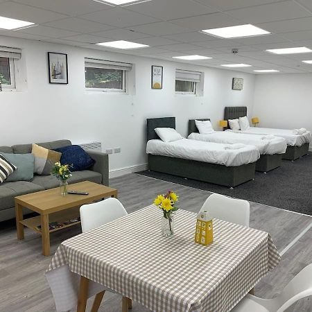 Huge Studio Close To City Centre With Free Secure Parking Leeds  Esterno foto
