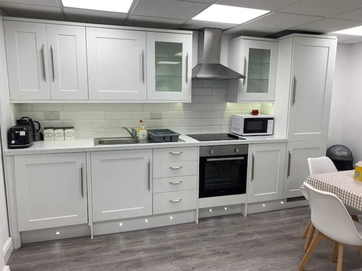 Huge Studio Close To City Centre With Free Secure Parking Leeds  Esterno foto